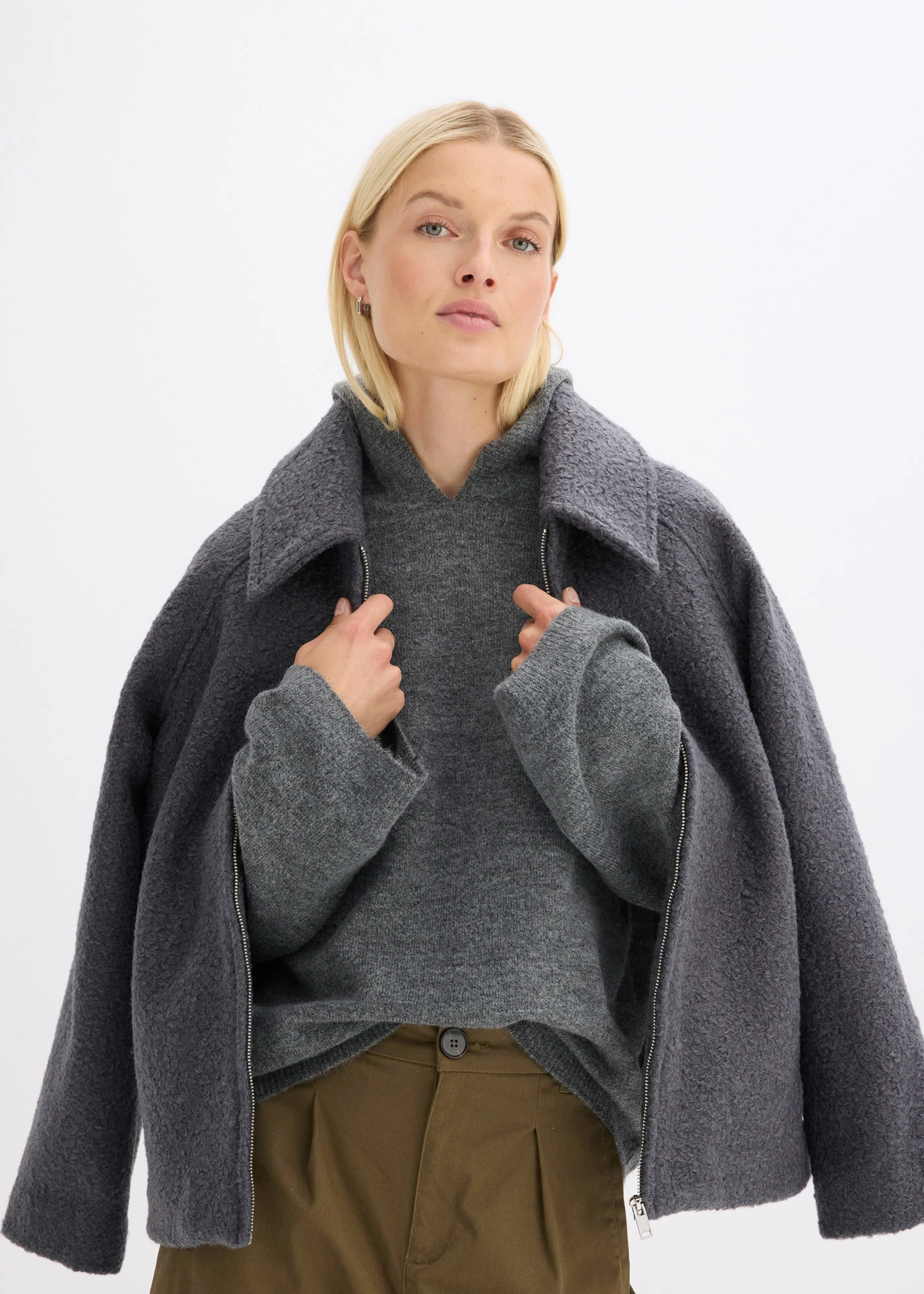 Pletený svetr s kapucí • antracitový melír • bonprix obchod