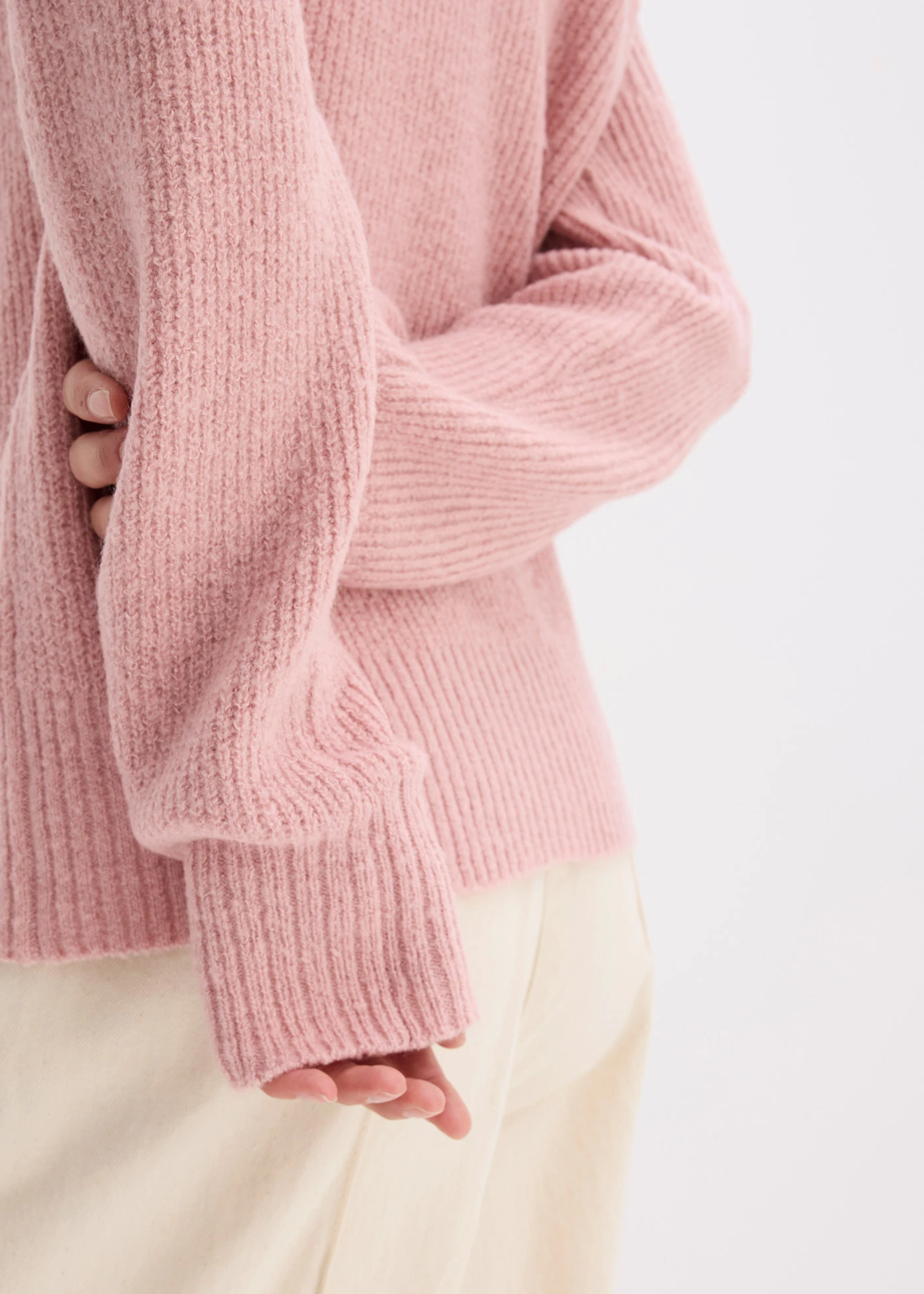 Oversize svetr s výstřihem do V • popelavě růžová • bonprix obchod