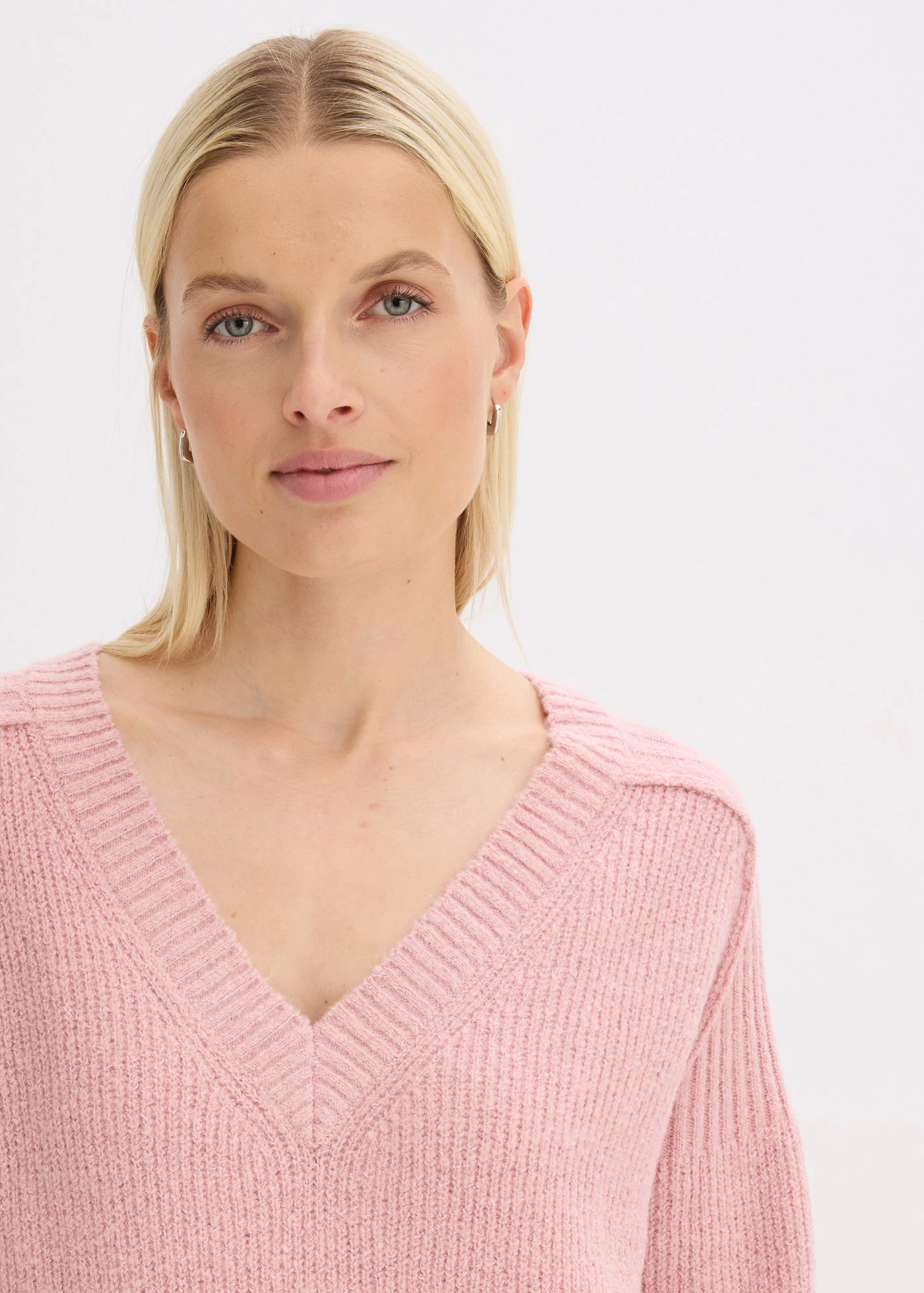 Oversize svetr s výstřihem do V • popelavě růžová • bonprix obchod
