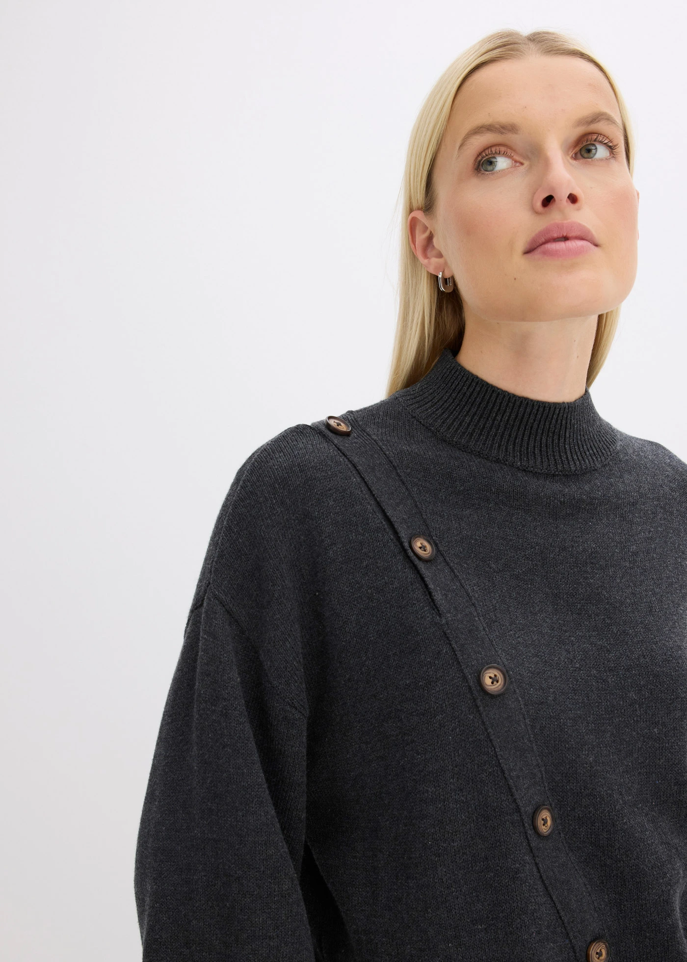 Svetr s knoflíkovou lištou • antracitový melír • bonprix obchod