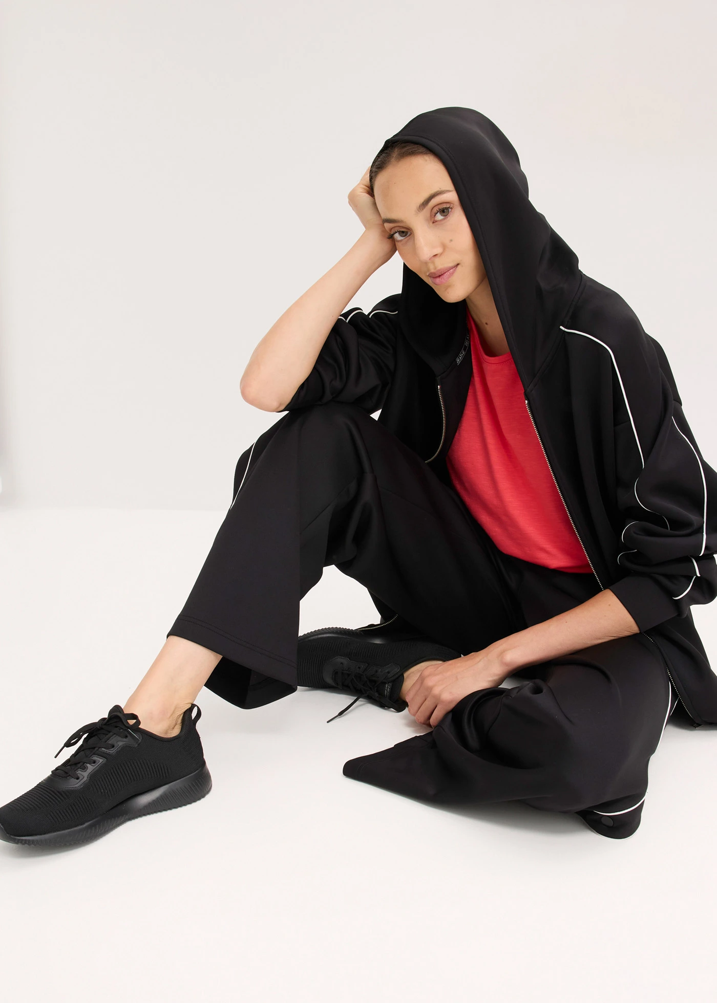 Sweat à capuche oversize, séchage rapide • noir • Boutique bonprix