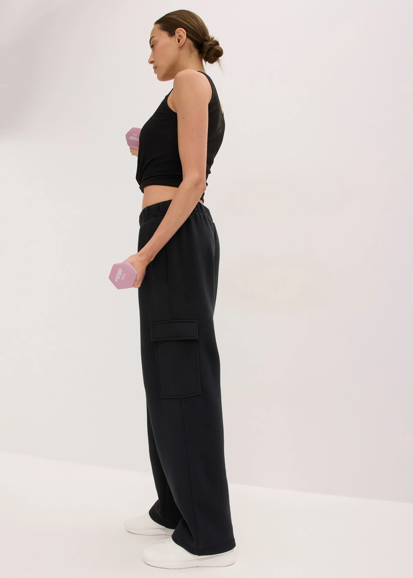 Funkční termo joggingové kalhoty se širokými nohavicemi, rychleschnoucí • černá • bonprix obchod