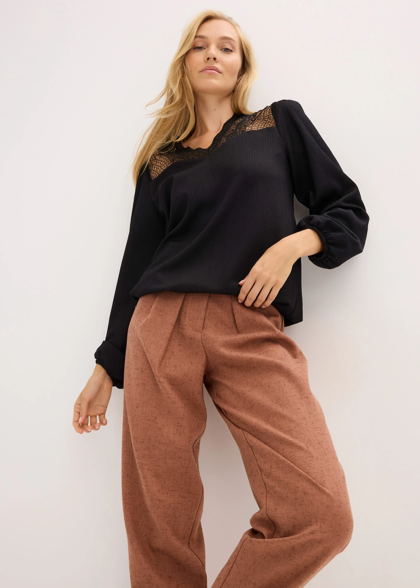 Tričko s dlhým rukávom s čipkou • čierna • obchod bonprix