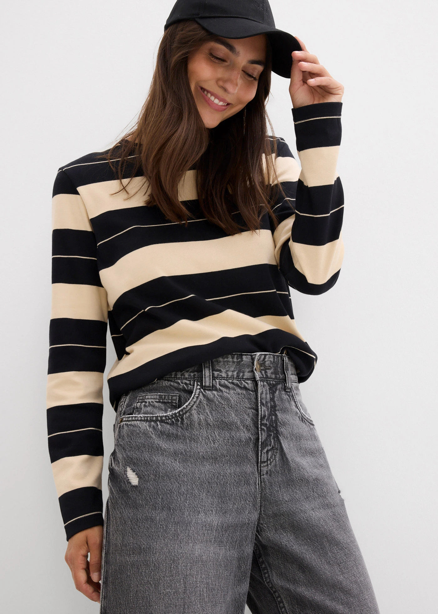 Jean large, taille mi-haute, en denim peu extensible • gris foncé denim used • Boutique bonprix