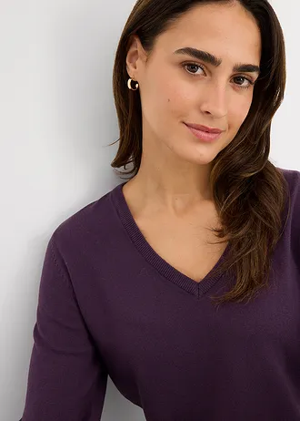 Długi sweter z cienkiej dzianiny z kolekcji basic z dekoltem w serek • śliwkowy • sklep bonprix