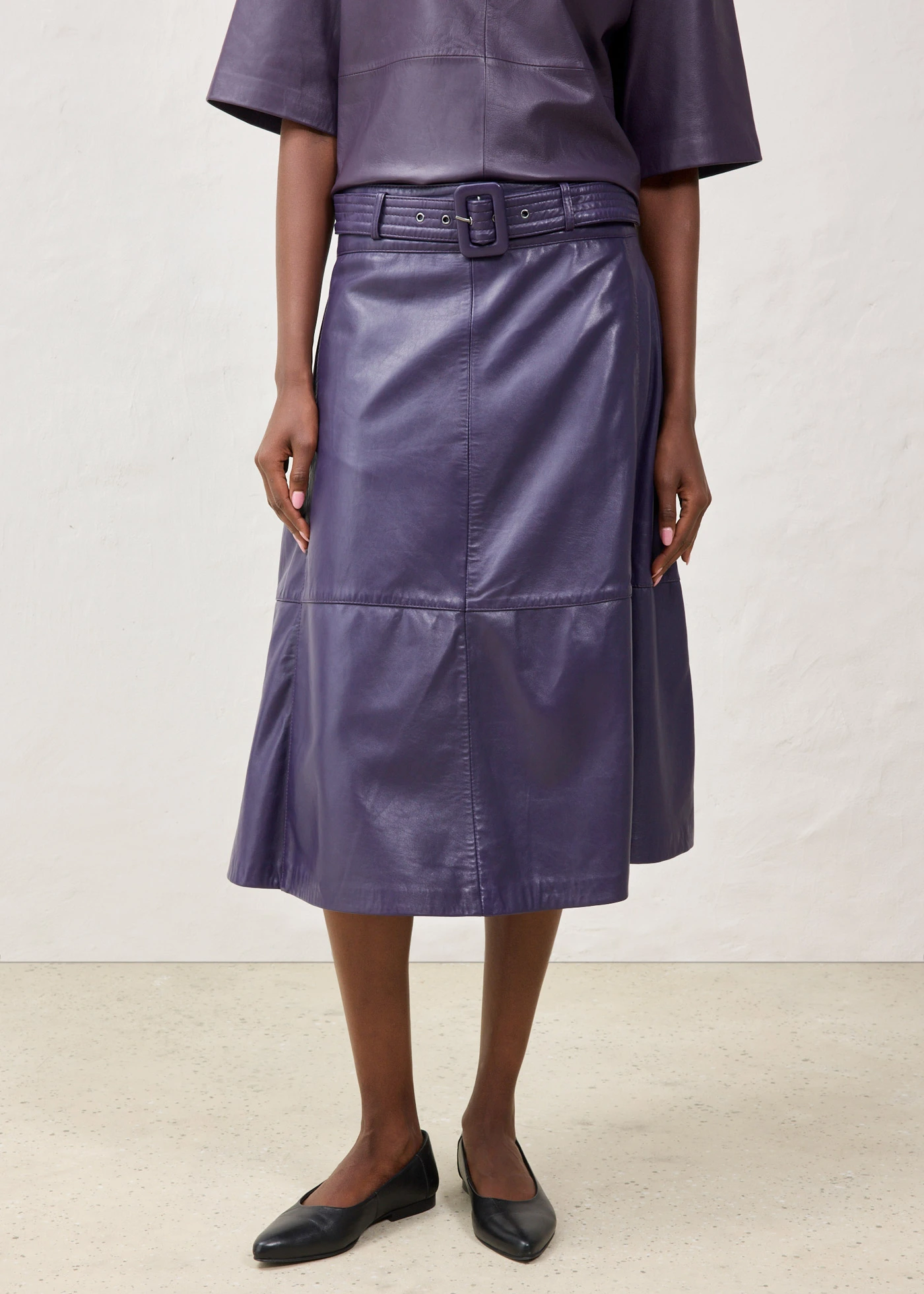 Jupe en cuir d’agneau nappa avec ceinture (ens. 2 pces) • prune • Boutique bonprix
