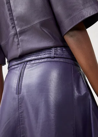 Jupe en cuir d’agneau nappa avec ceinture (ens. 2 pces) • prune • Boutique bonprix