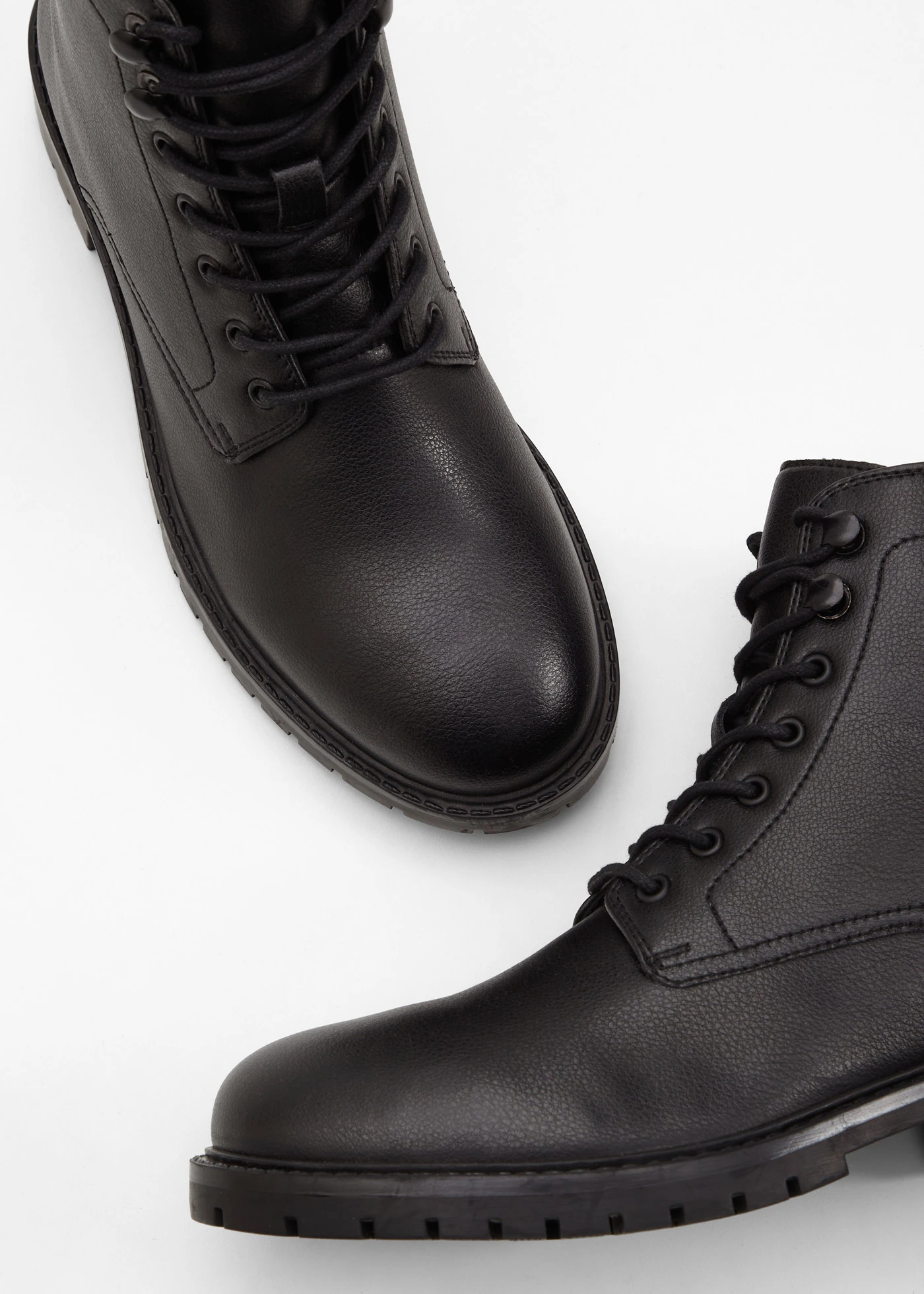 Boots lacées à semelle crantée • noir • Boutique bonprix