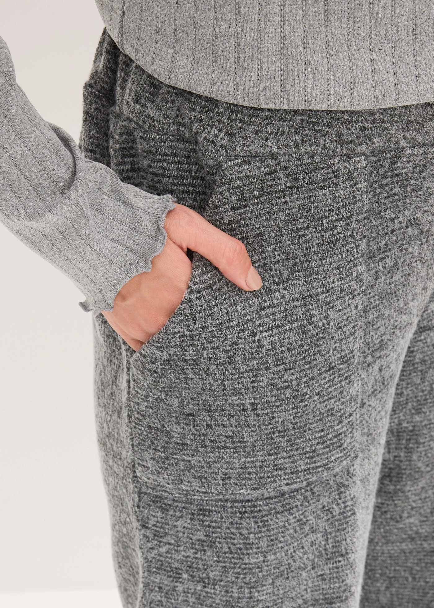 Volnočasové kalhoty z hebké žinylky • šedý melír melír • bonprix obchod