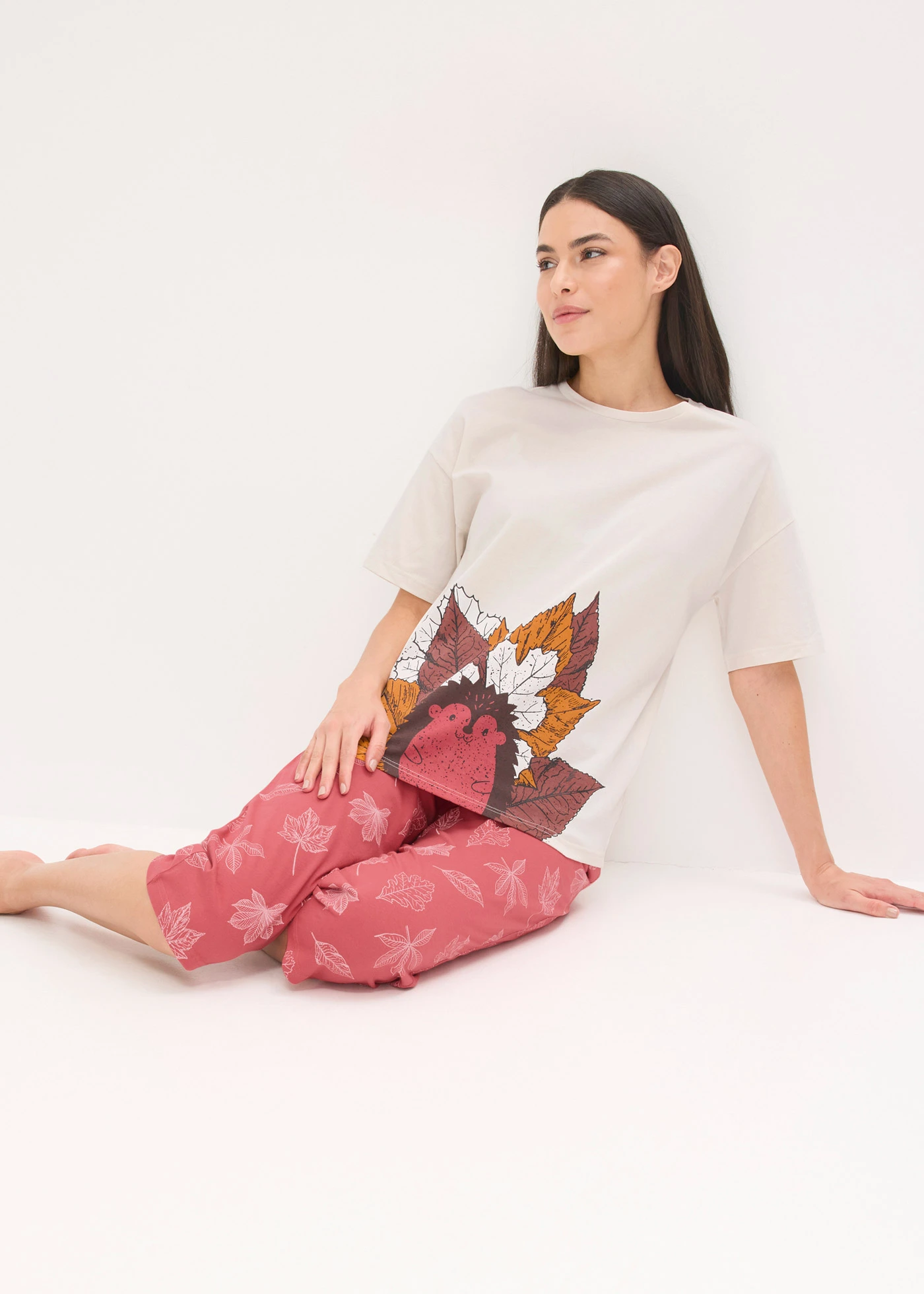 Capri pyžamo z čisté organické bavlny • přírodní bílo-kouřově malinová s potiskem • bonprix obchod