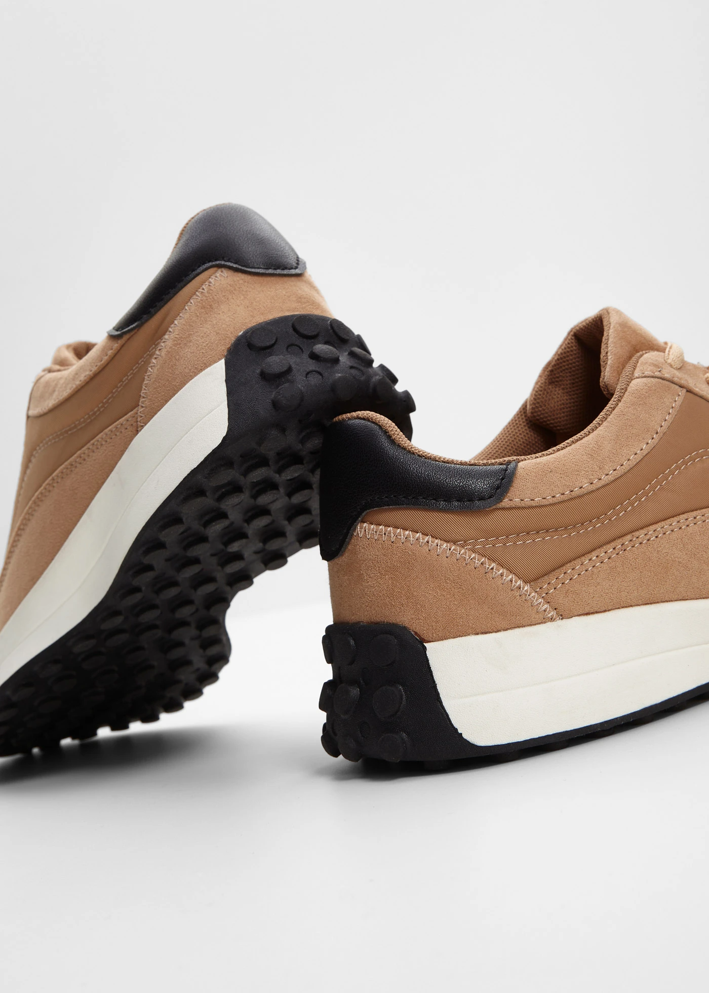 Nízké tenisky • hnědá • bonprix obchod