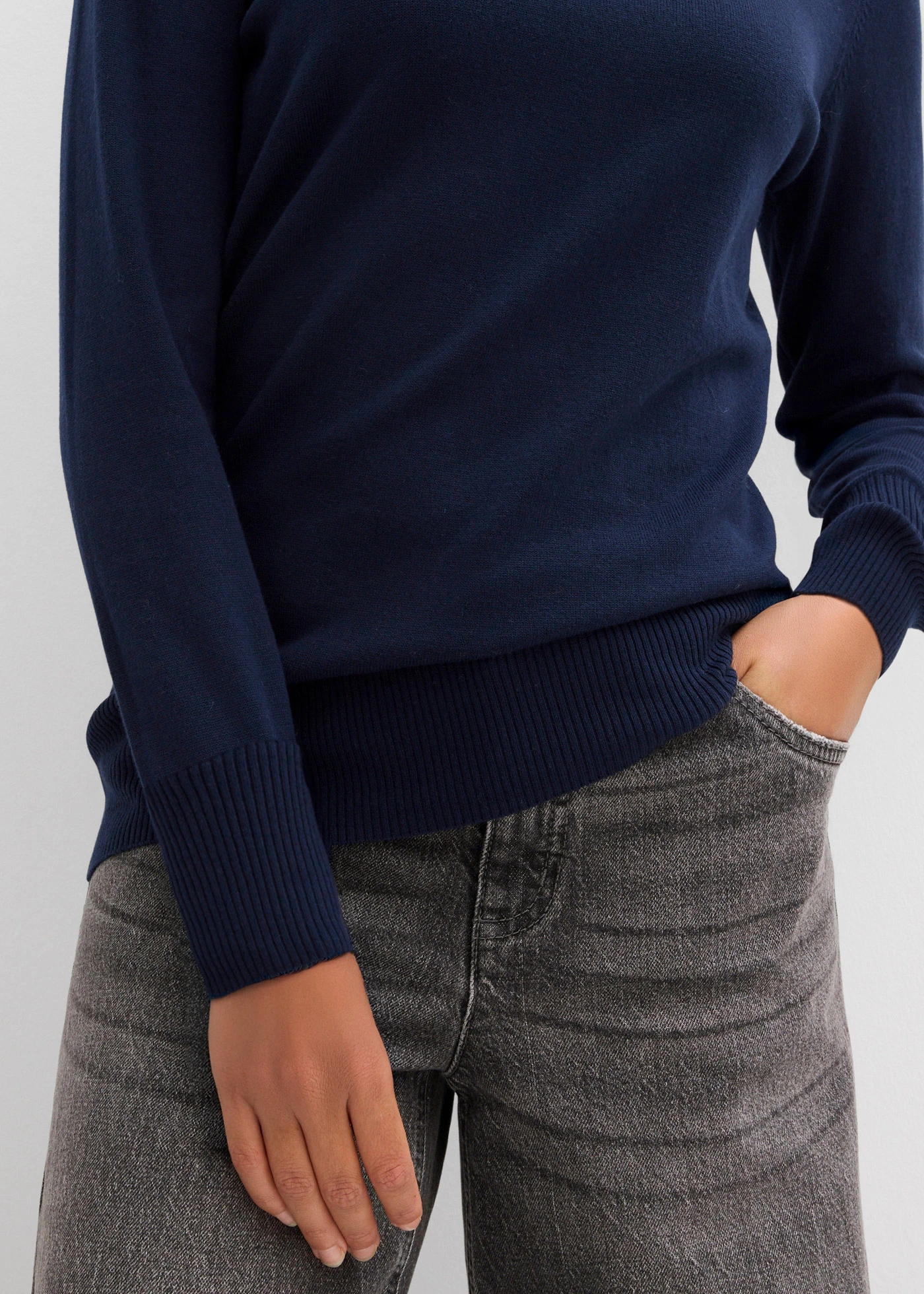 Rolákový svetr z jemné pleteniny • tmavě modrá • bonprix obchod