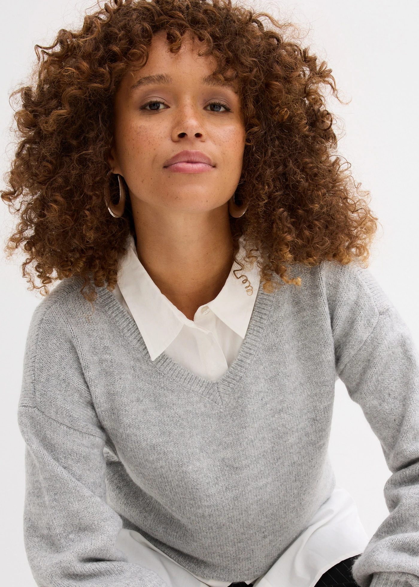 Měkký svetr z jemné pleteniny, s balonovými rukávy • světle šedý melír melír • bonprix obchod