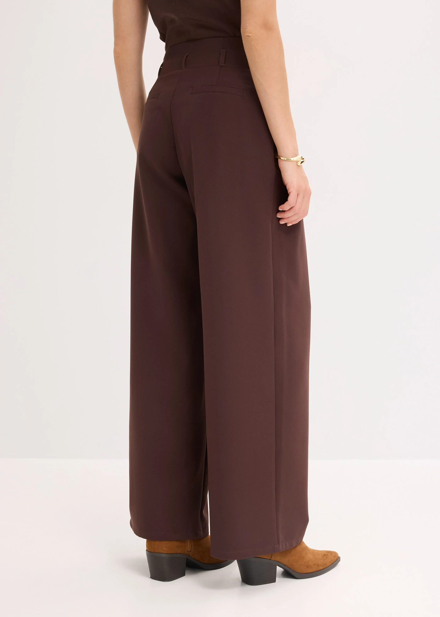 Pantalon à pinces avec  taille élastiquée • marron foncé • Boutique bonprix