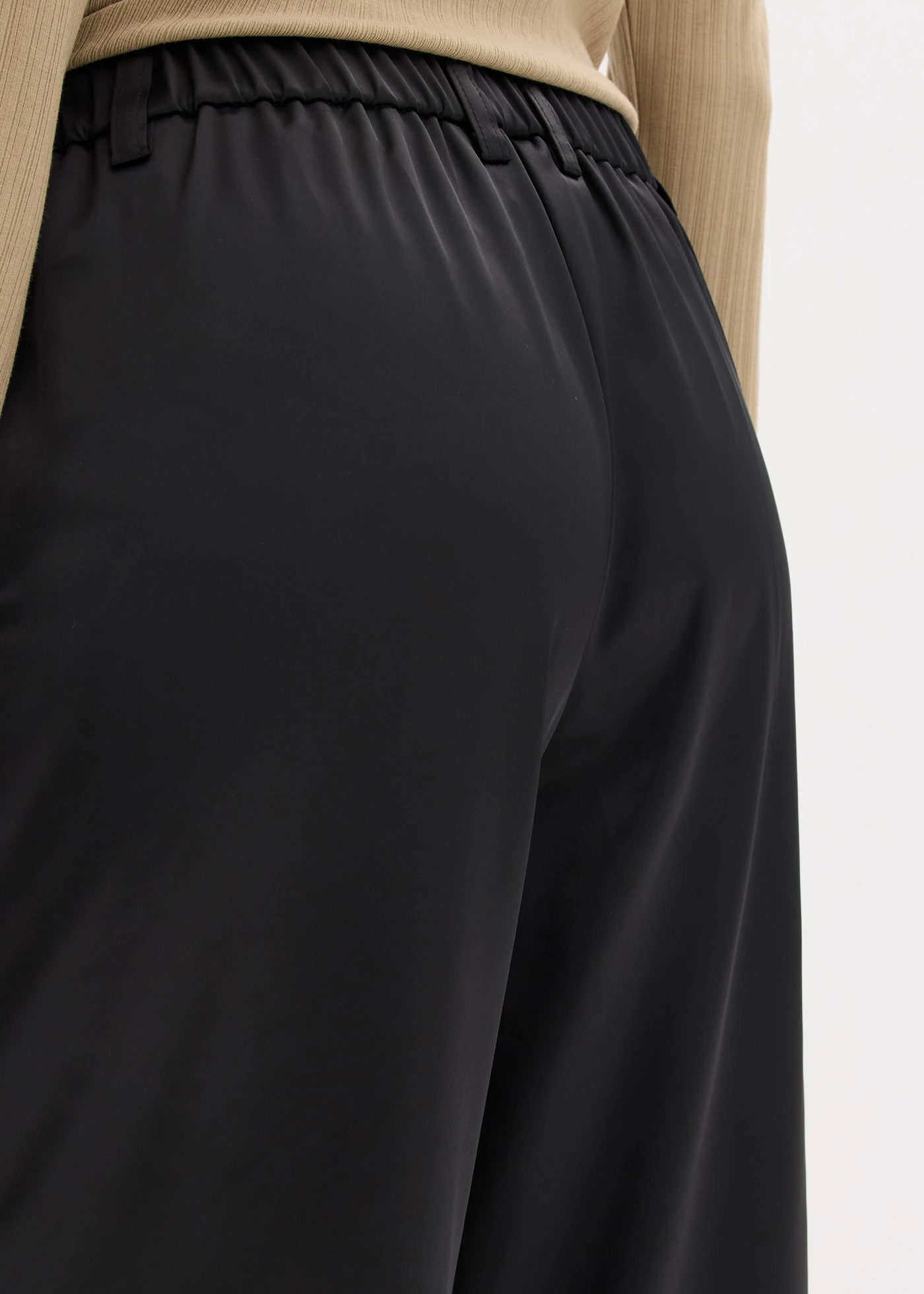 Pantalon de tailleur satiné • noir • product-page.page-title-suffix