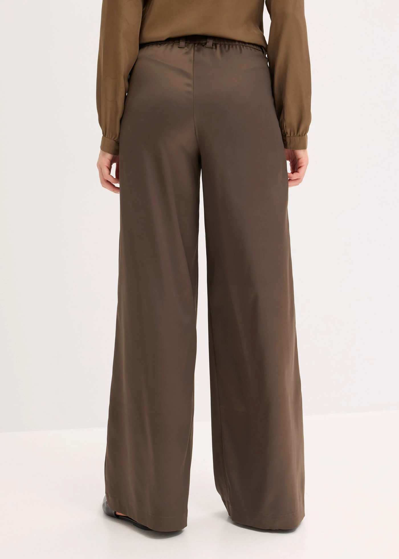 Pantalon de tailleur satiné • olive • product-page.page-title-suffix
