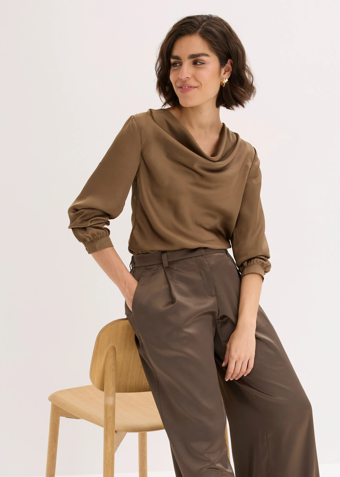 Pantalon de tailleur satiné • olive • product-page.page-title-suffix