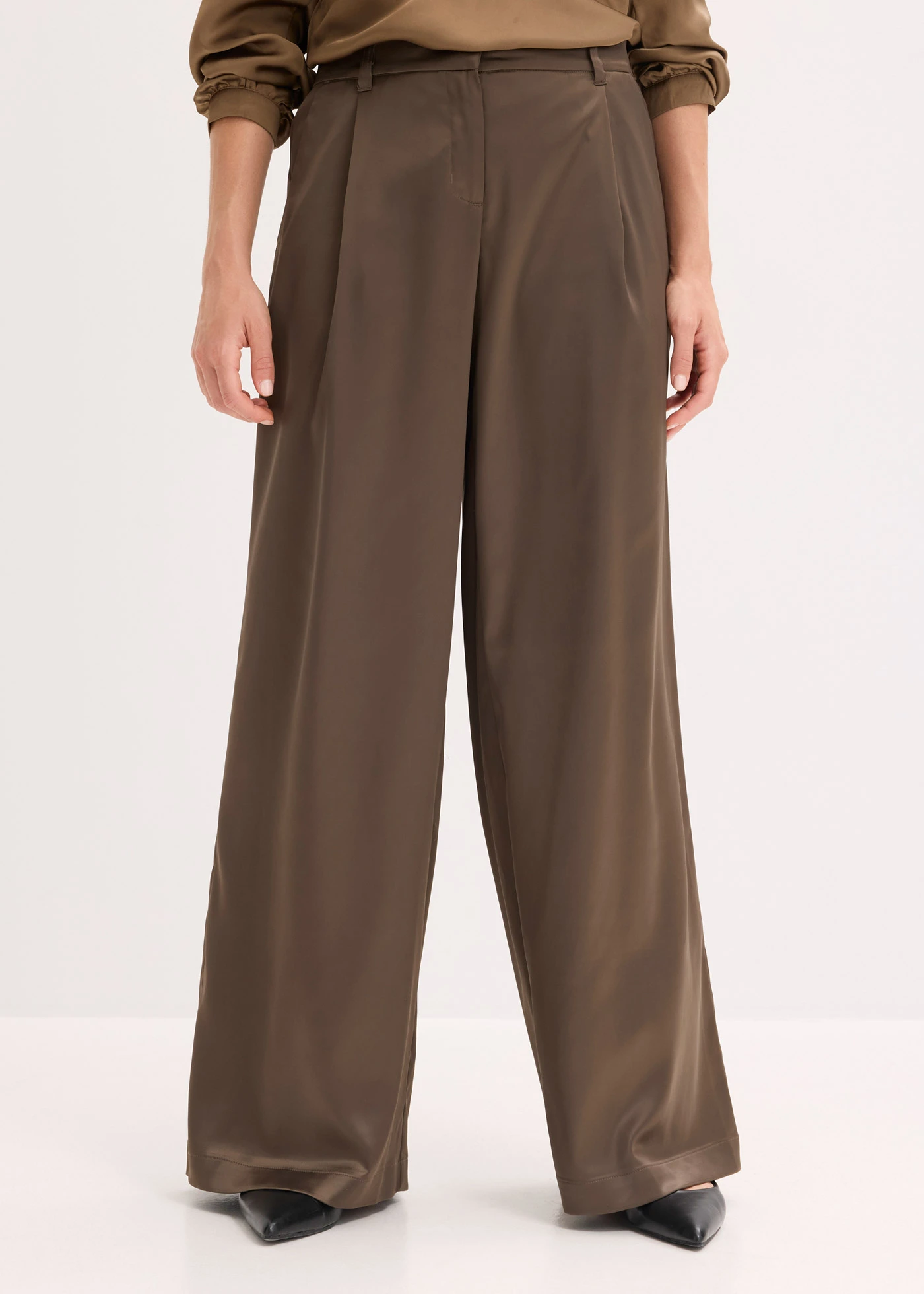 Pantalon de tailleur satiné • olive • product-page.page-title-suffix