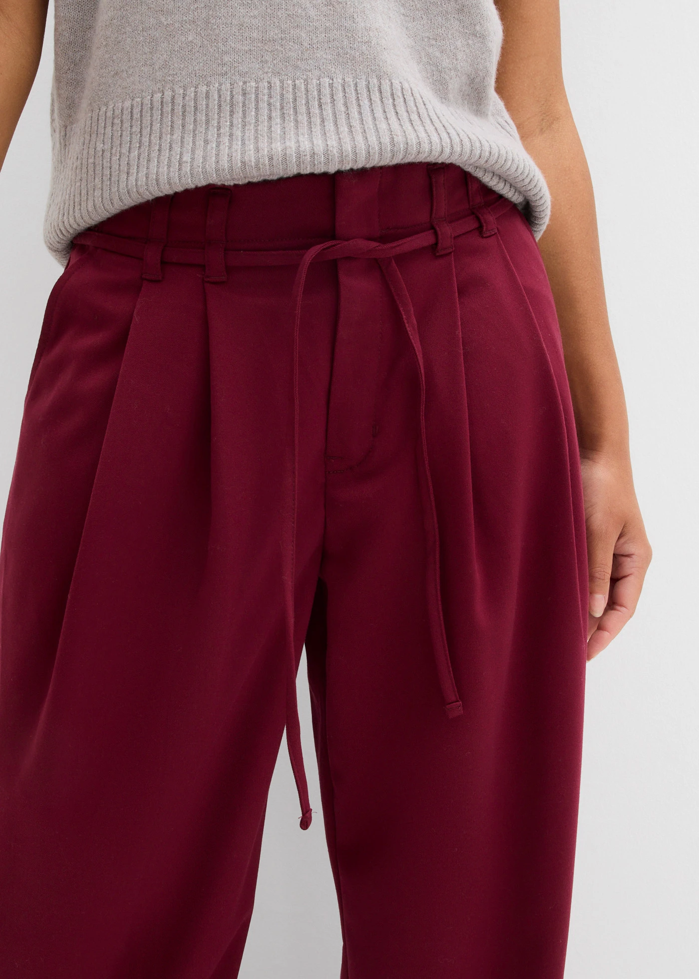 Pantalon à pinces avec lien à nouer • bordeaux • Boutique bonprix