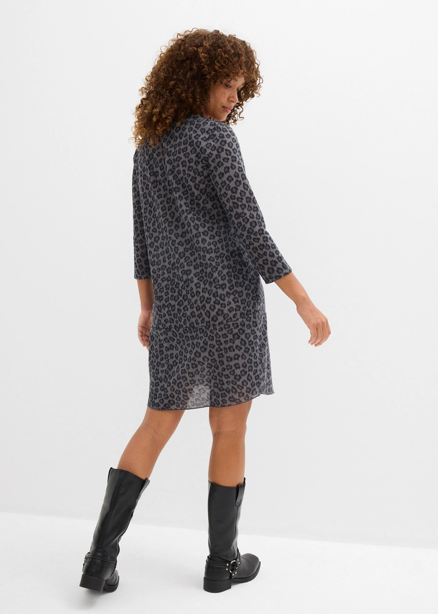 Krátké úpletové šaty se vzhledem pleteniny • antracitovo-černo-kouřově šedá s leopardím potiskem • bonprix obchod