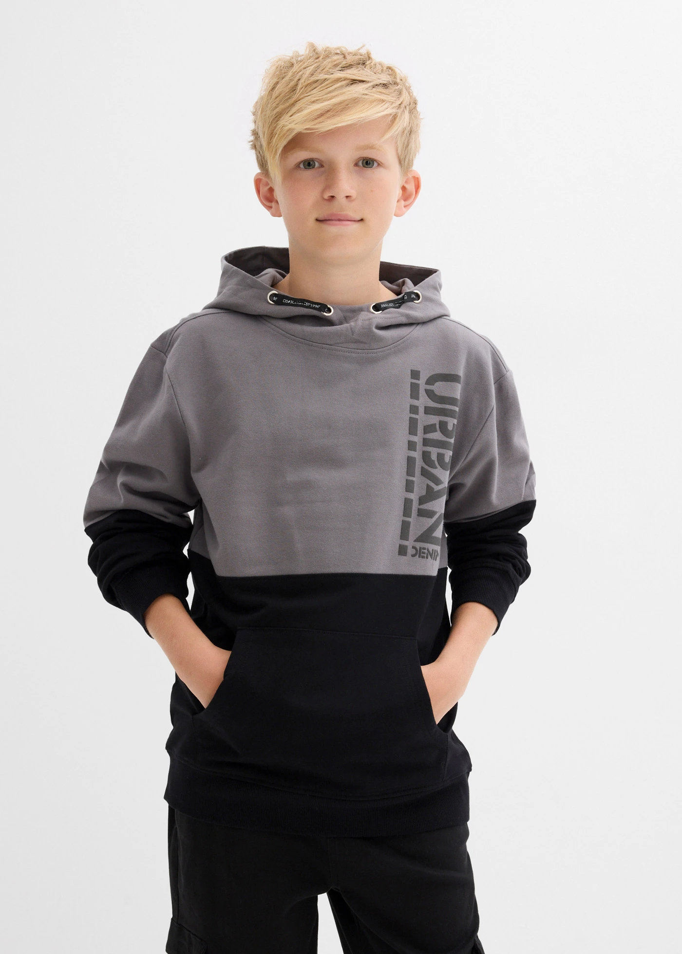 Sweat-shirt à capuche garçon • gris fumé-noir imprimé • Boutique bonprix
