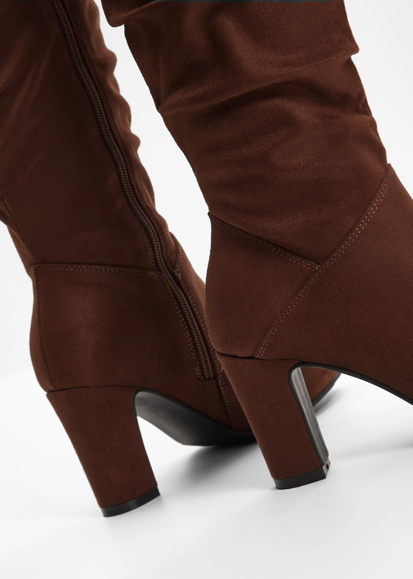 Cizme cu model încrețit • maro cafeniu • magazin bonprix