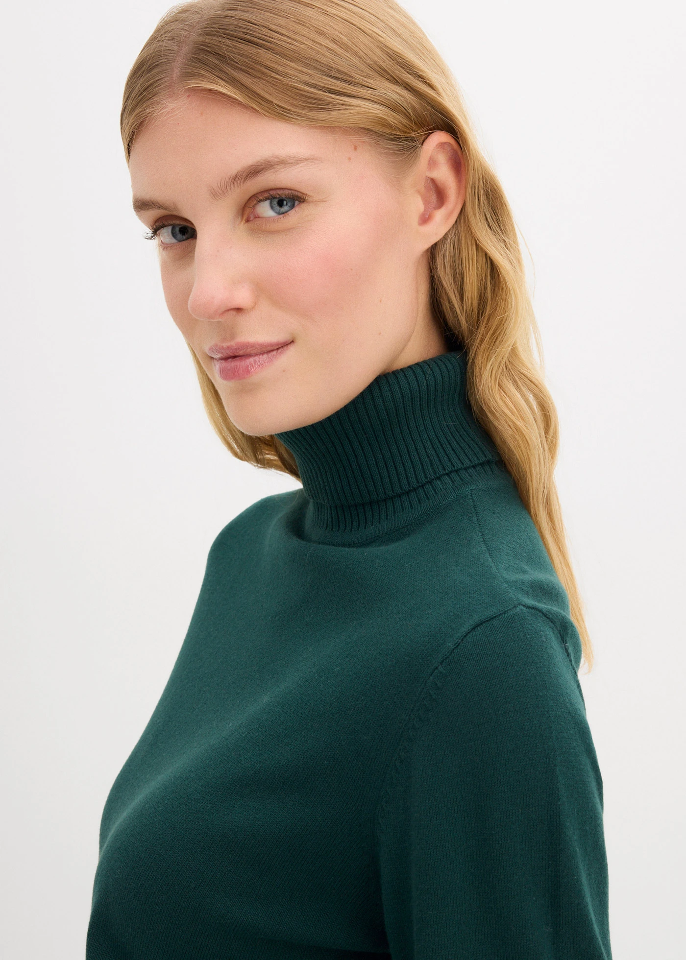 Pulover cu guler rulat • verde profund • magazin bonprix