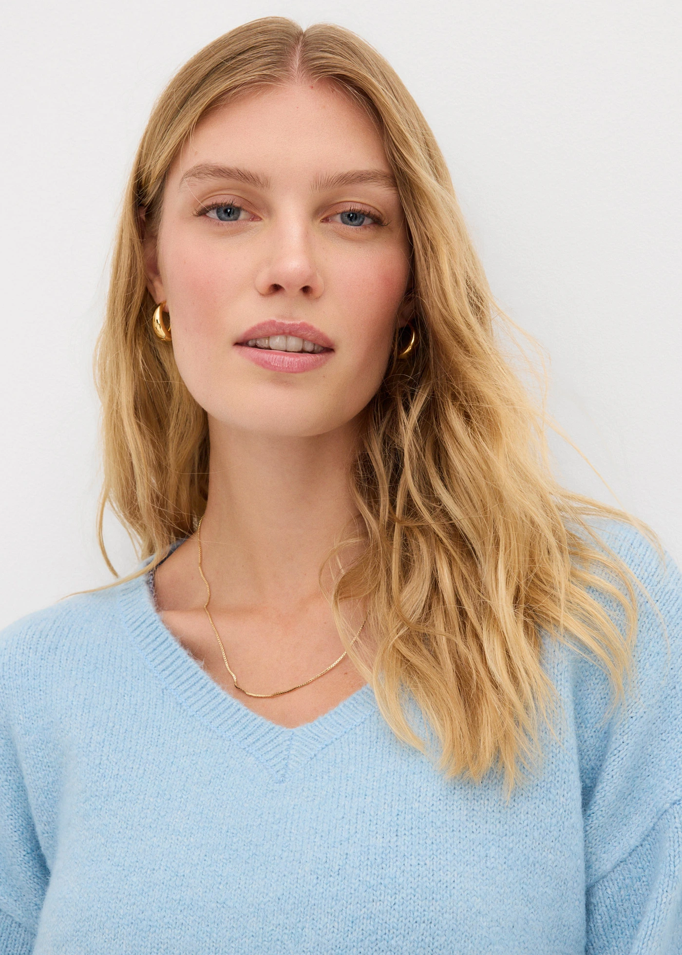 Měkký svetr z jemné pleteniny, s balonovými rukávy • ledově modrá s melírem • bonprix obchod