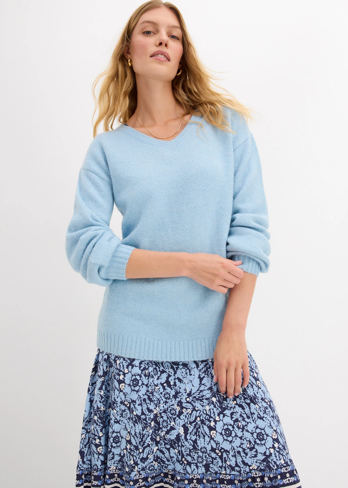 Měkký svetr z jemné pleteniny, s balonovými rukávy • ledově modrá s melírem • bonprix obchod