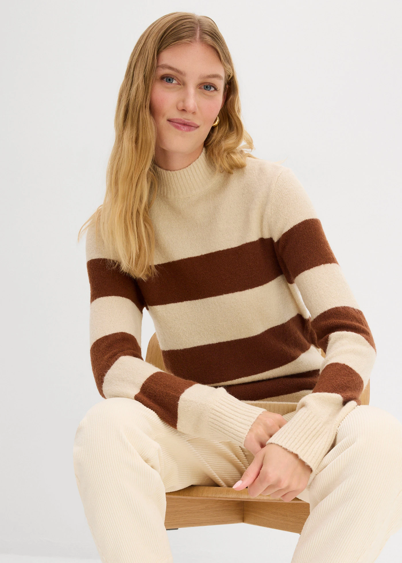 Dlouhý pletený svetr • cihlově hnědo-světle písková s proužky • bonprix obchod
