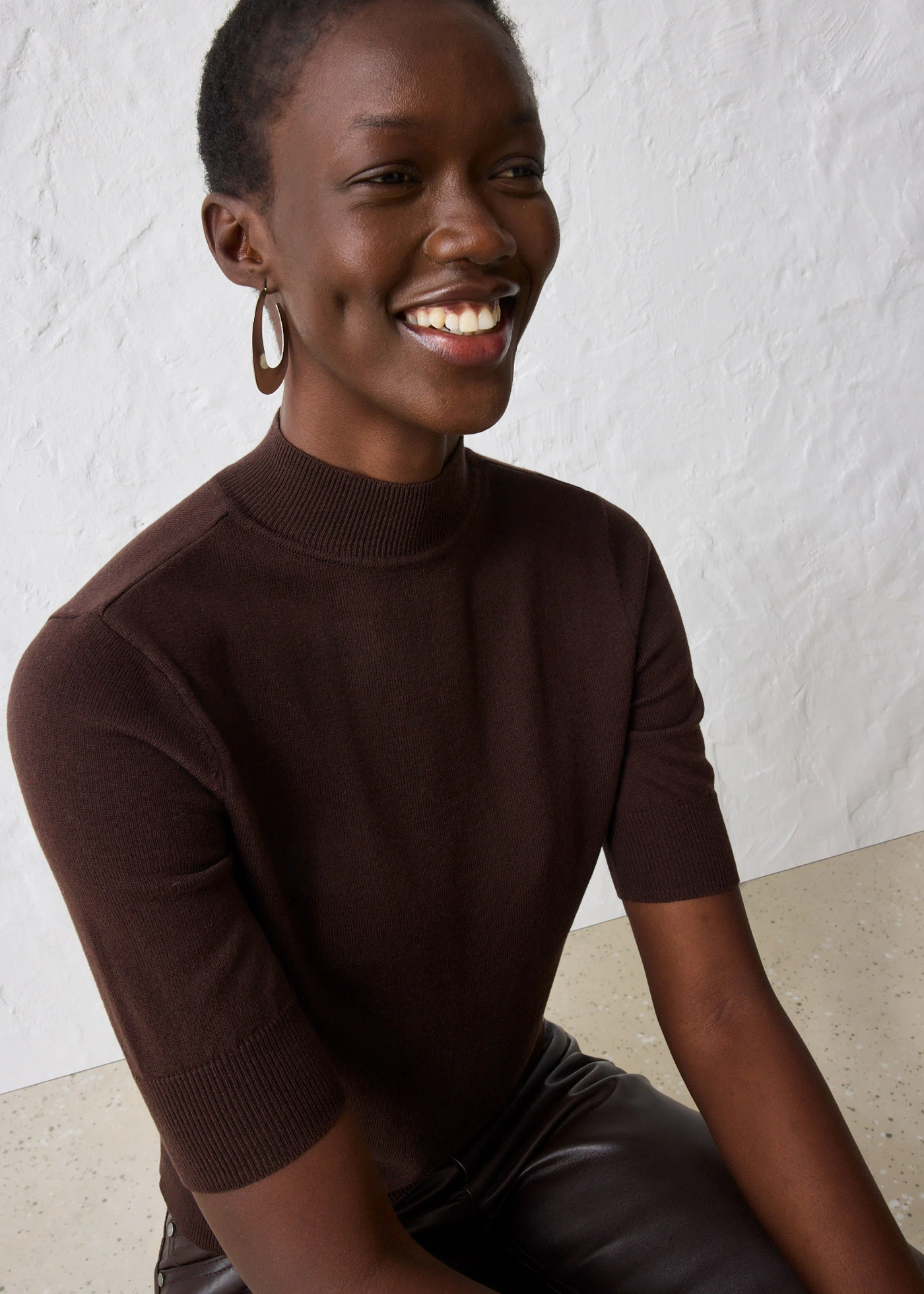 Svetr s rolákovým límcem z měkké vlněné směsi • tmavě hnědá • bonprix obchod