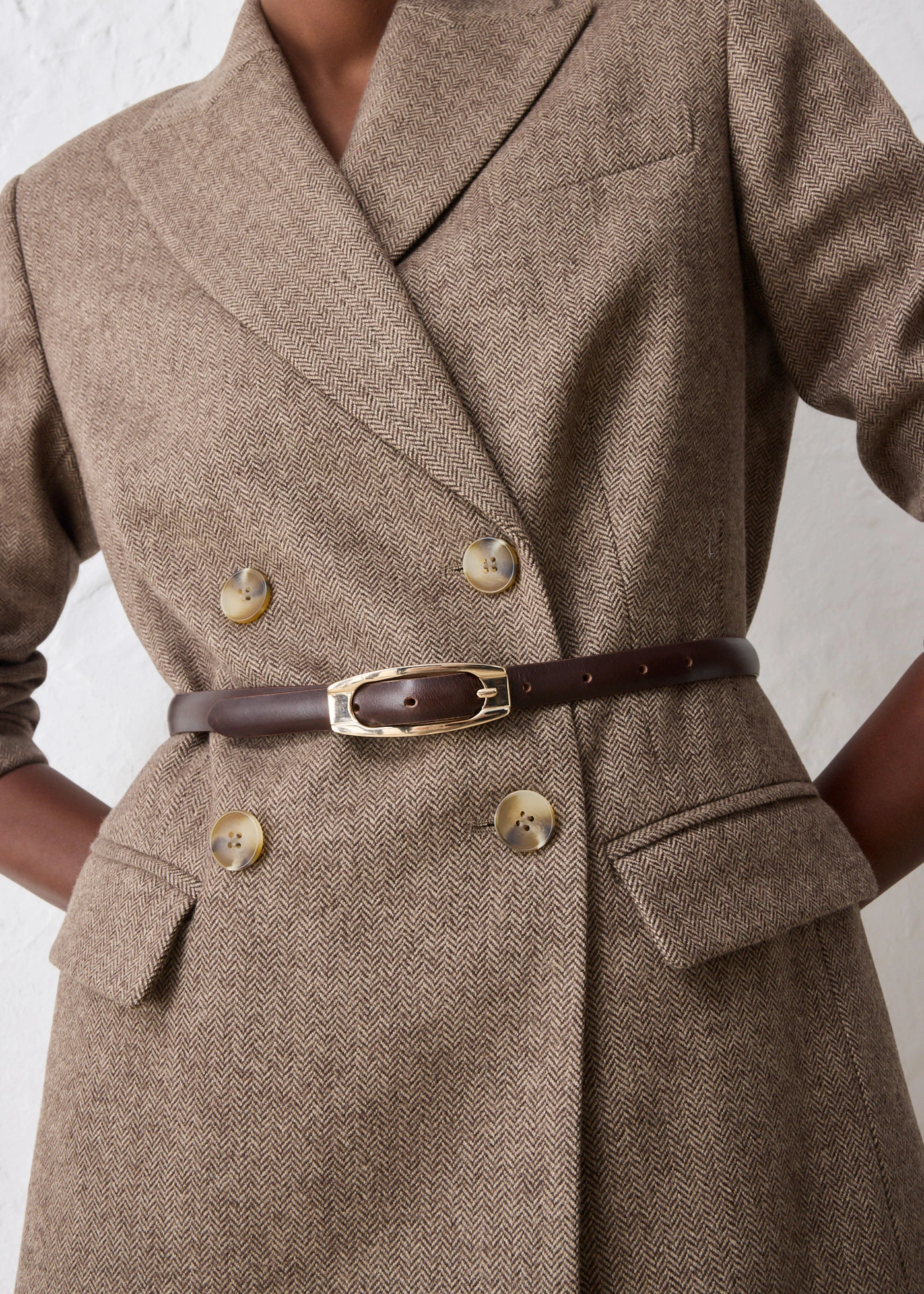 Úzký kožený pásek • tmavě hnědo-zlatá barva • bonprix obchod