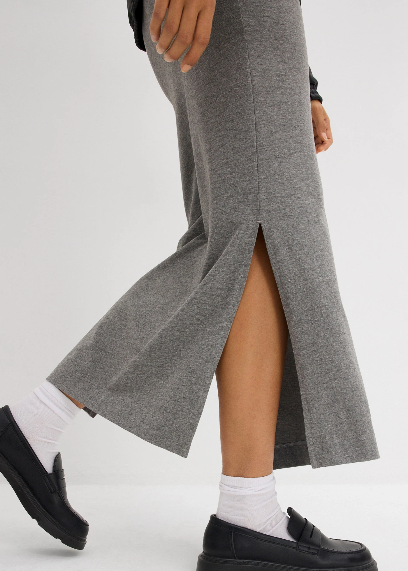 Midi sukně ze splývavé viskózy • šedý melír • bonprix obchod