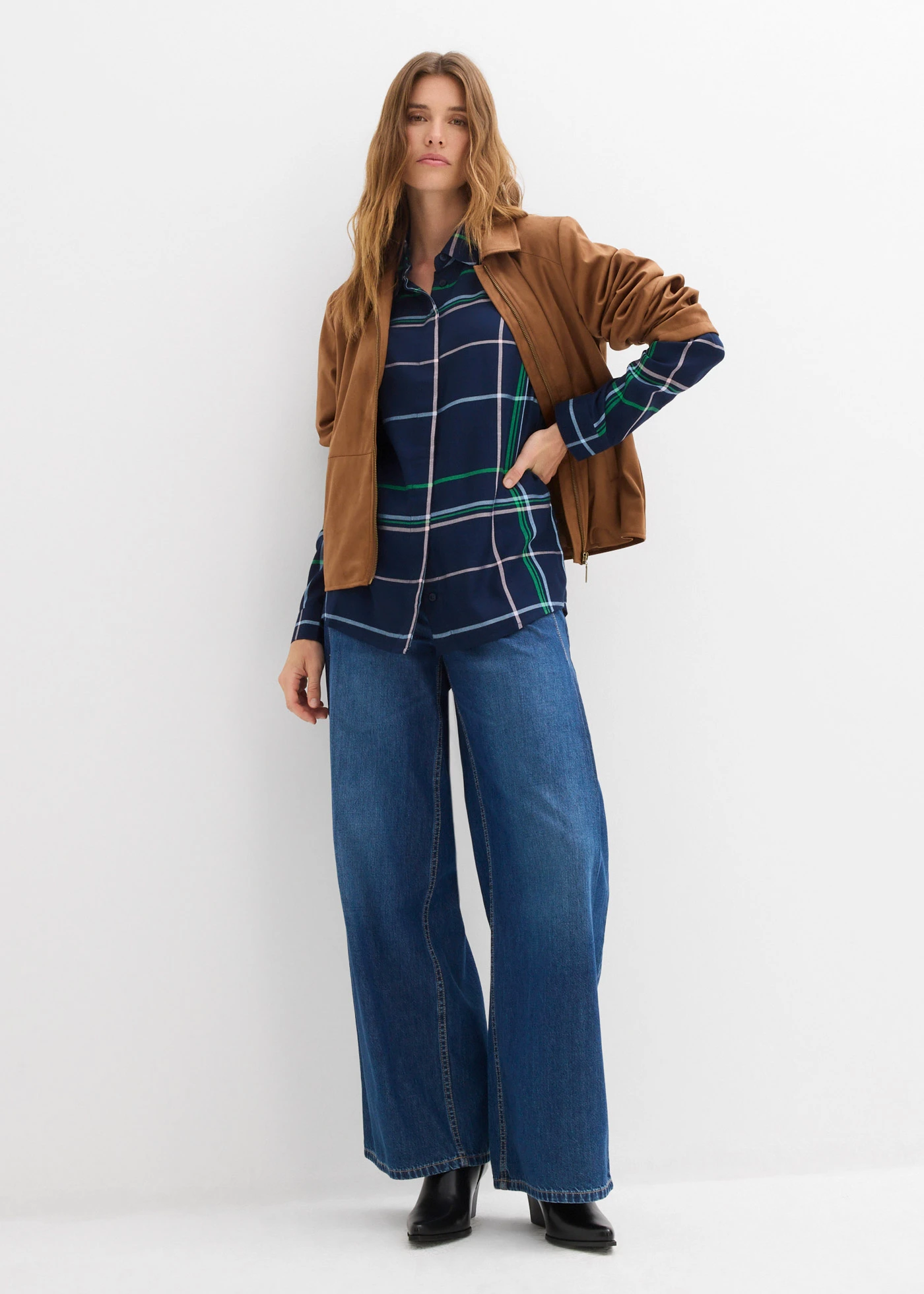 Dlouhá halenka ze splývavé viskózy • tmavě modrá kostka • bonprix obchod