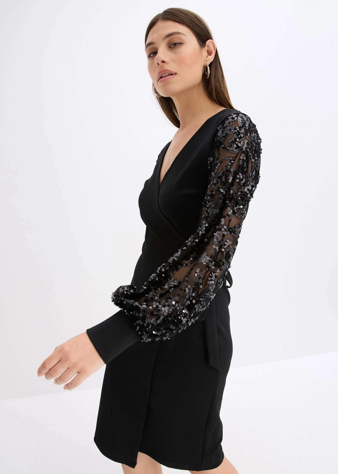 Midi šaty s flitrovou výšivkou na rukávech • černá • bonprix obchod