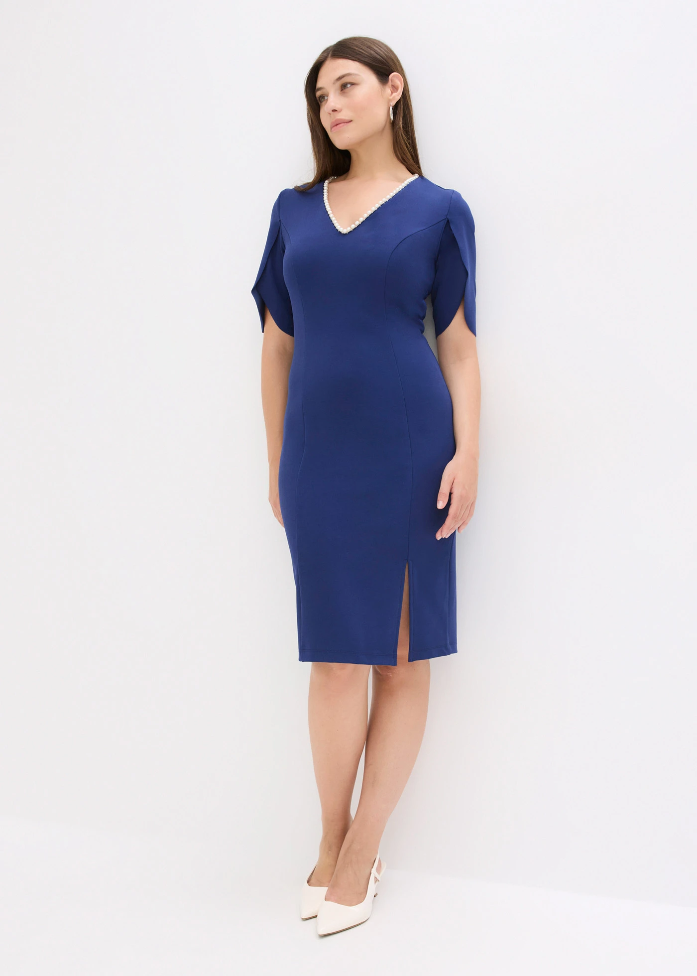 Pouzdrové šaty s korálkovou aplikací • půlnoční modrá • bonprix obchod