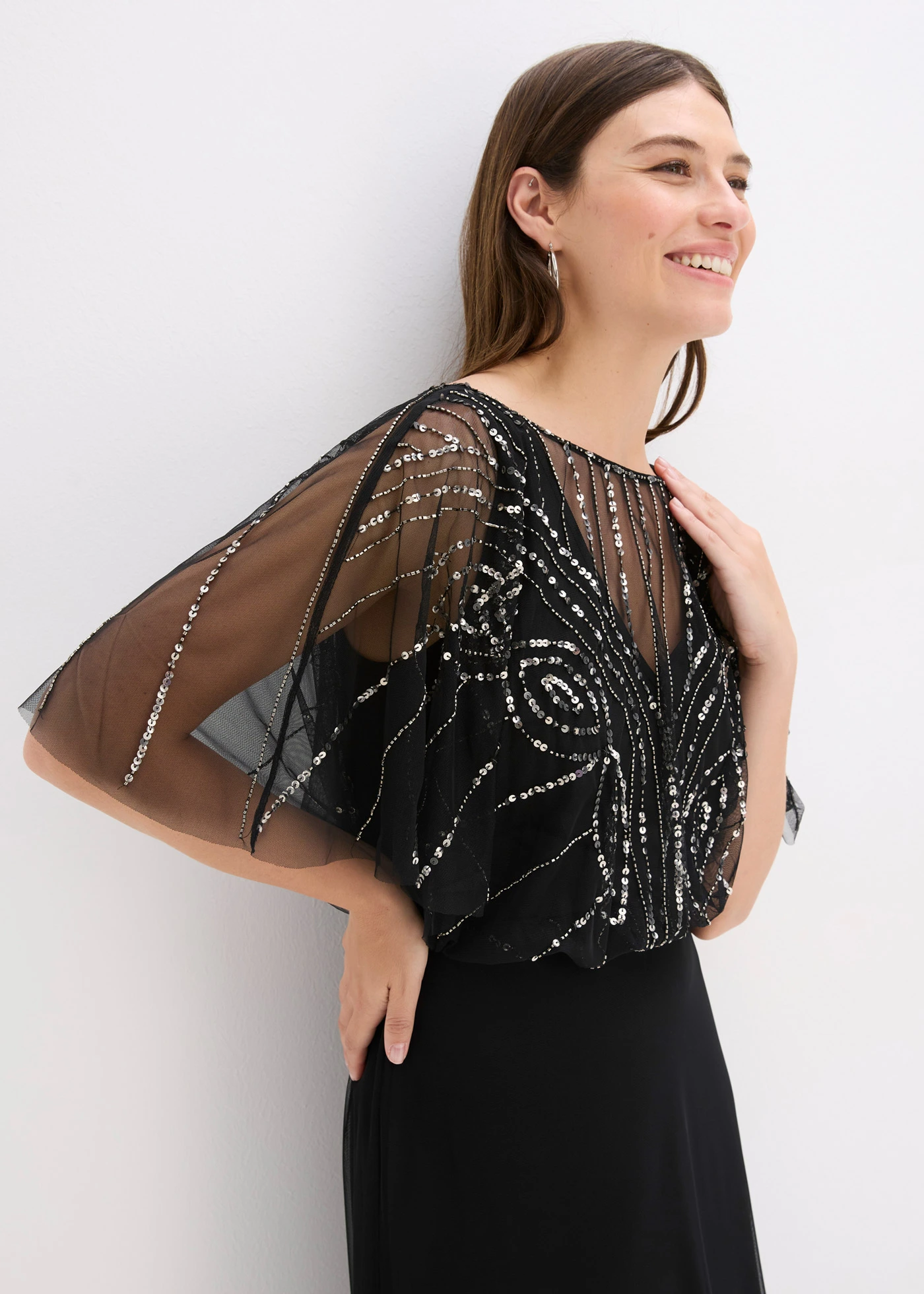 Maxi šaty z jemného tylu, s výšivkou s flitry • černá • bonprix obchod