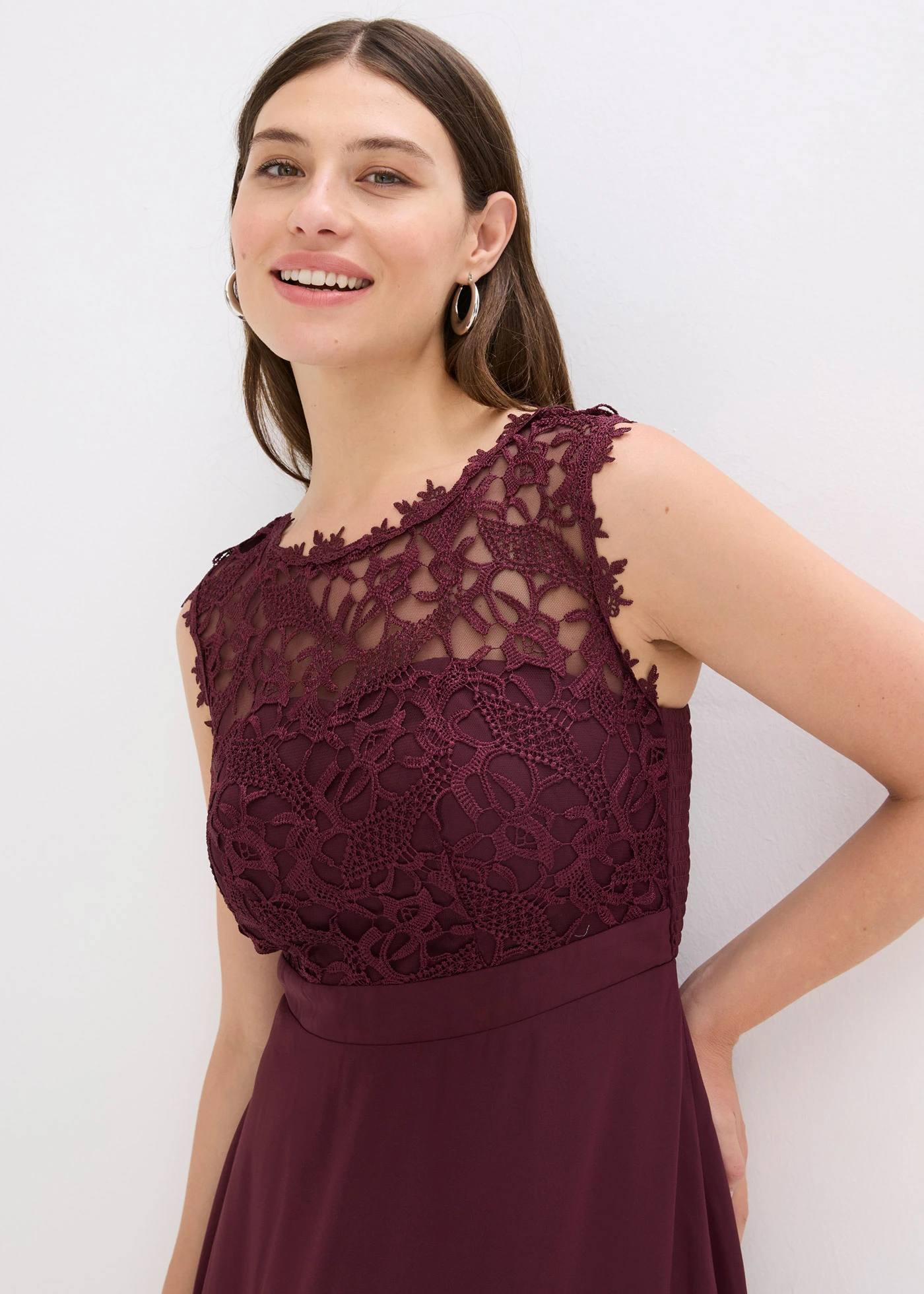 Robe longue avec dentelle • bordeaux • Boutique bonprix