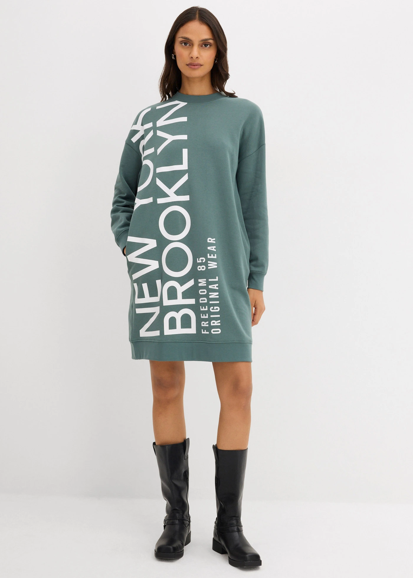 Robe sweat douce et oversize • gris vert imprimé • Boutique bonprix