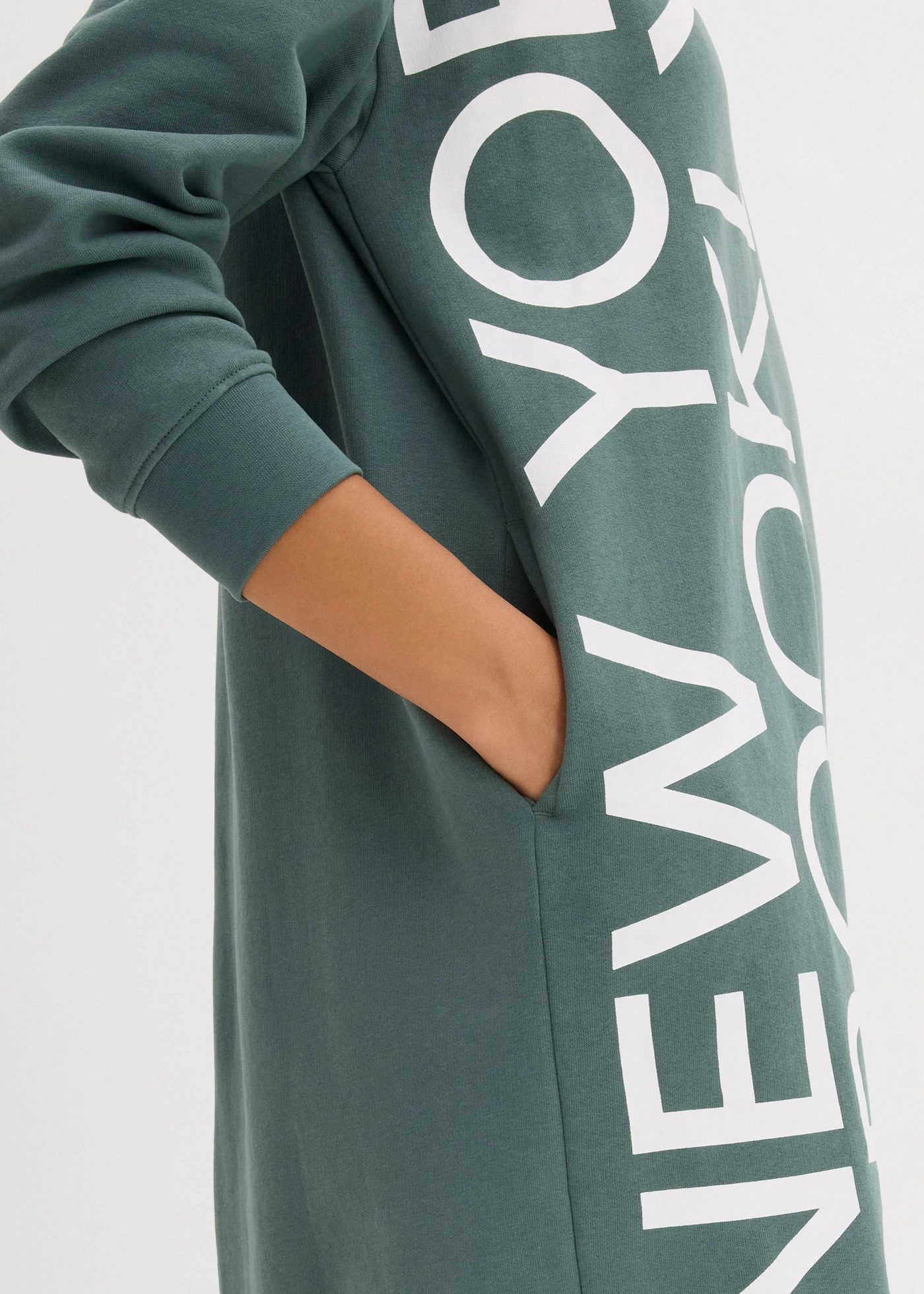 Robe sweat douce et oversize • gris vert imprimé • Boutique bonprix