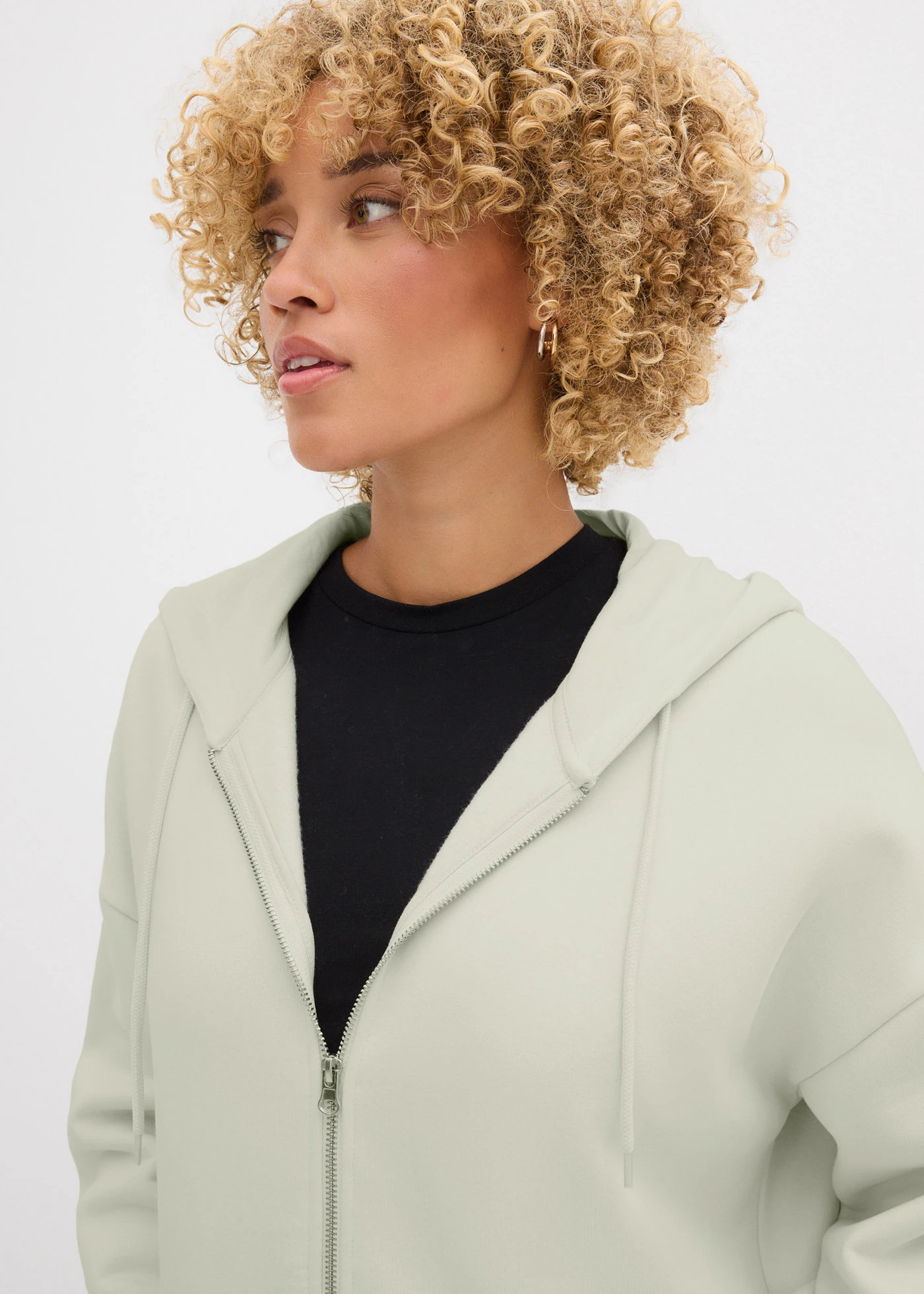 Sweatvest met capuchon • zilvergroen • bonprix online shop