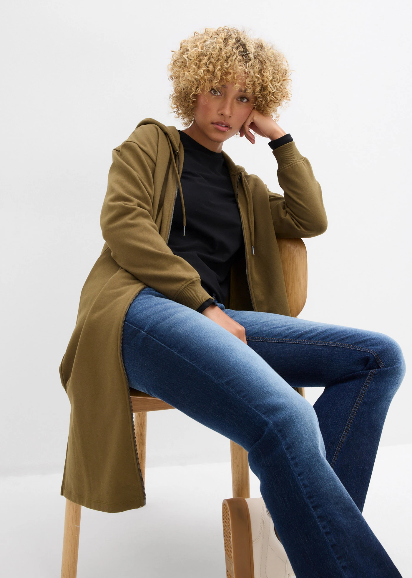 Extra lang sweatvest met splitten opzij • olijfgroen • bonprix online shop