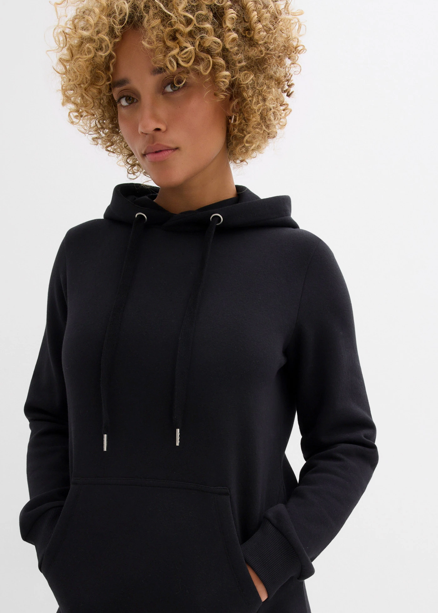 Robe sweat en coton mélangé • noir • Boutique bonprix