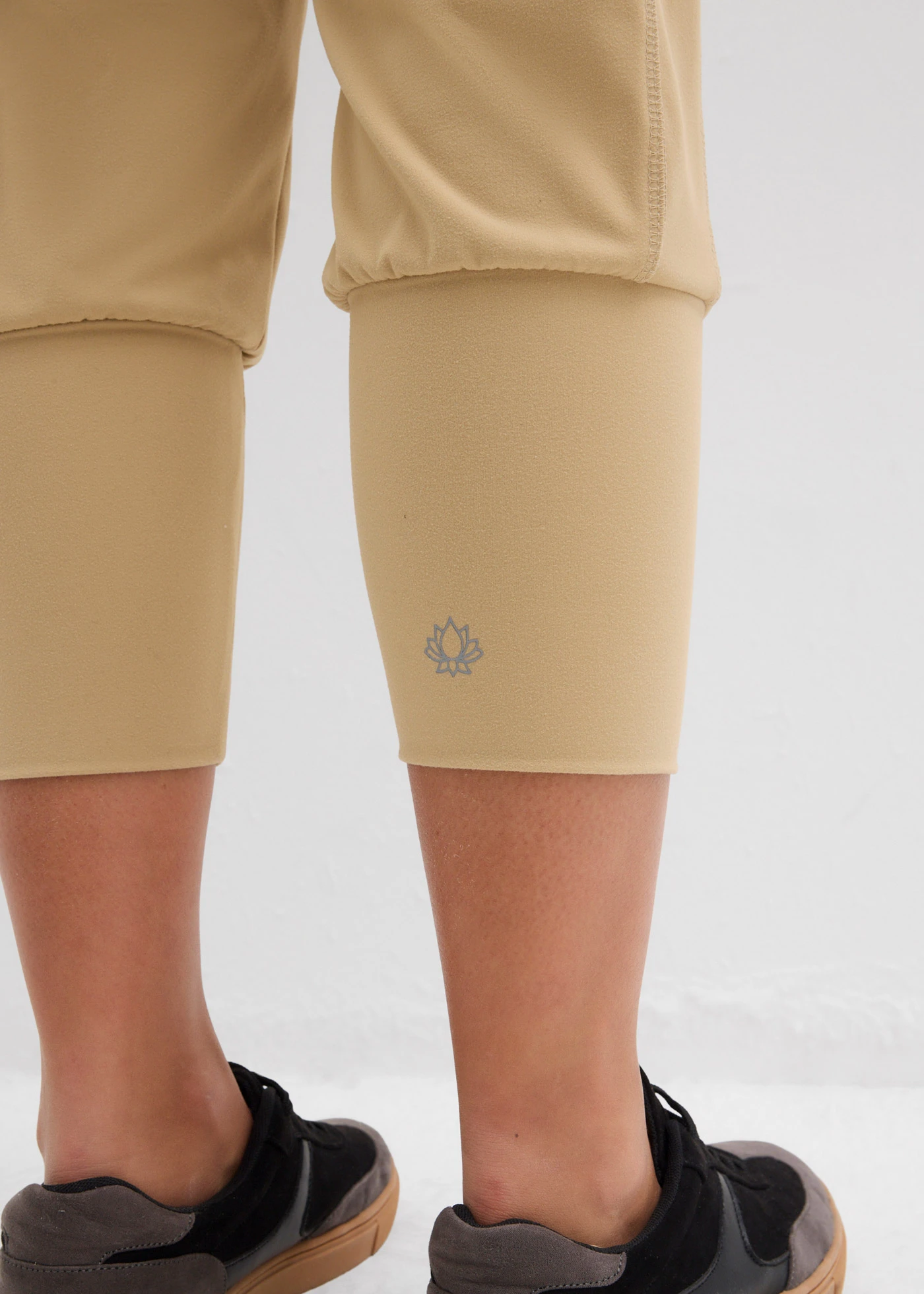 Ultrasofte sport harembroek in caprilengte • lichtkaki • bonprix online shop