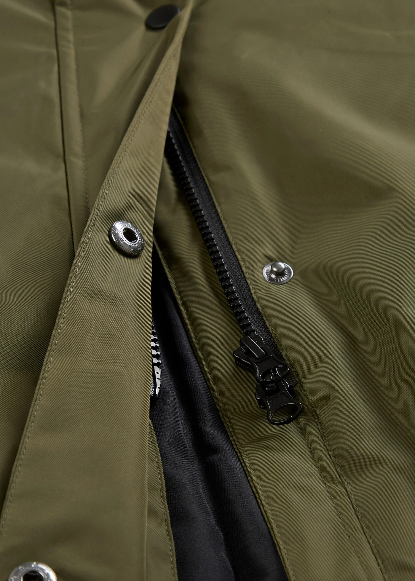 Prošívaný kabát • tmavě olivová • bonprix obchod