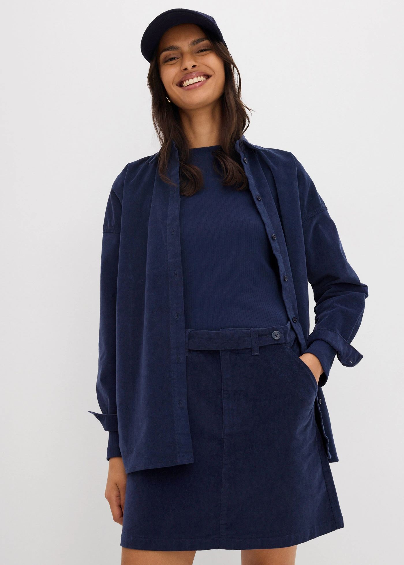 Krótka spódnica sztruksowa • granatowy • sklep bonprix