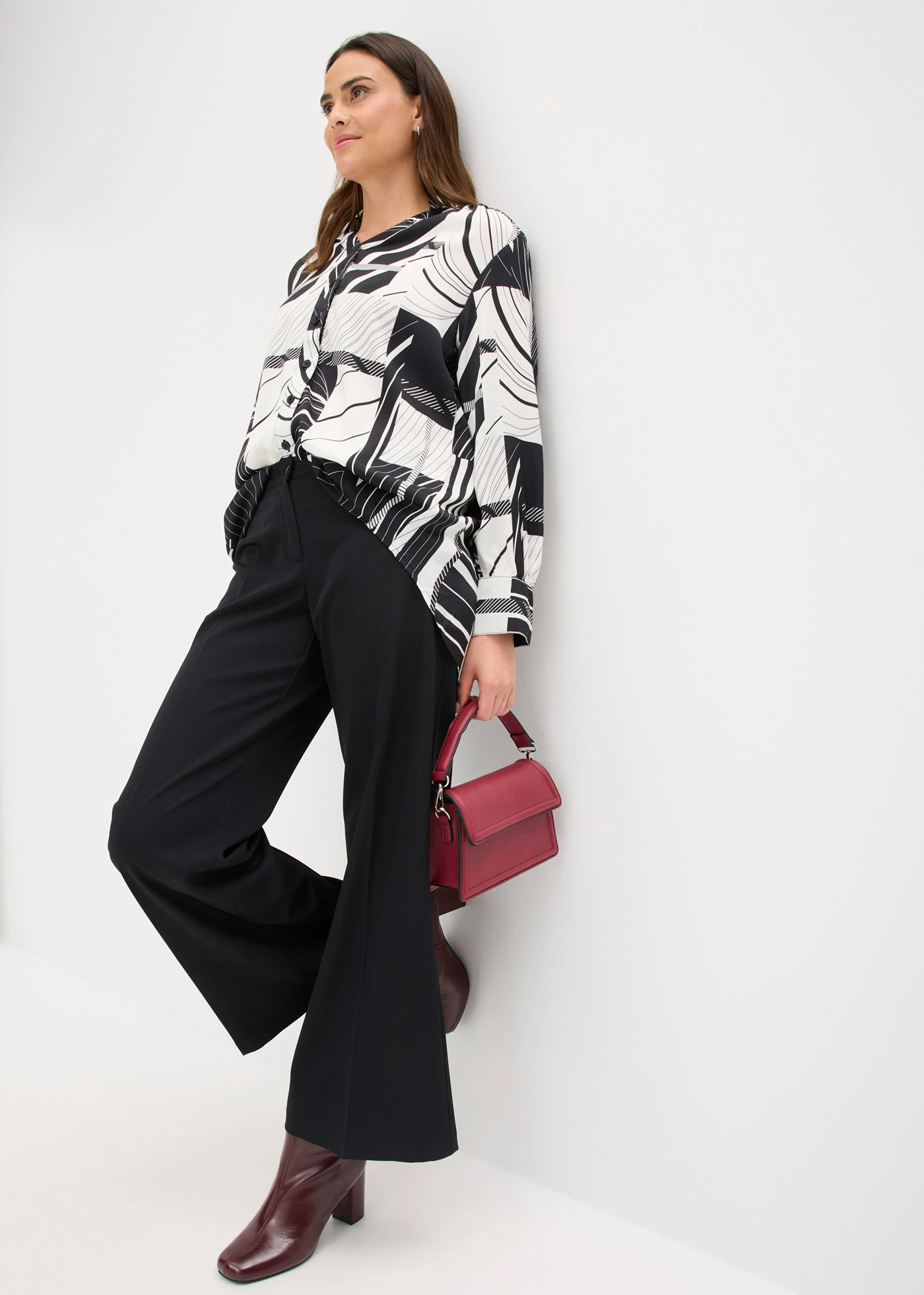 Chemisier en satin • noir-écru graphique • Boutique bonprix