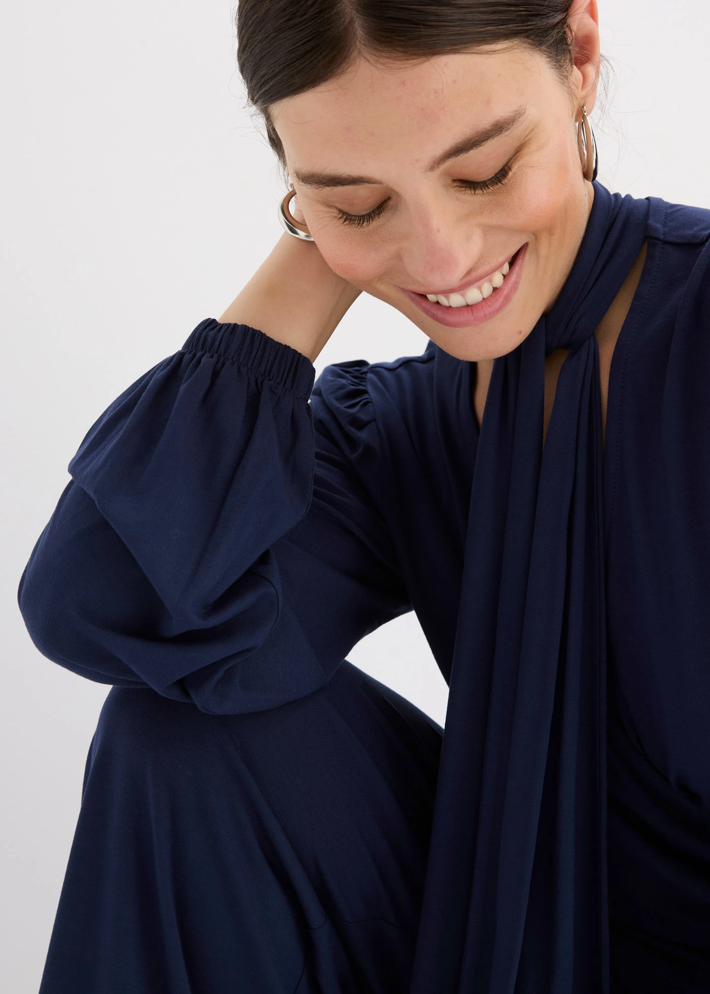 Overal ze splývavé viskózové směsi • tmavě modrá • bonprix obchod