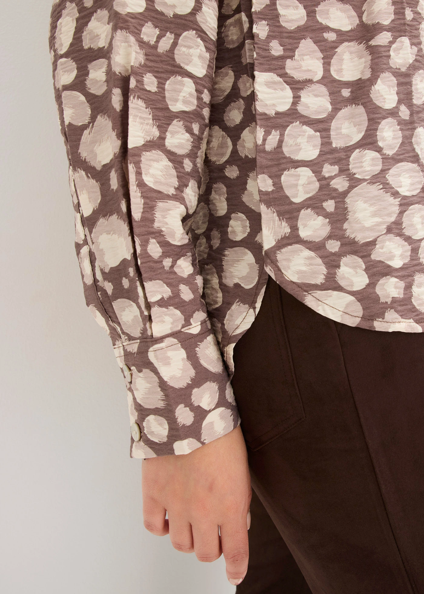 Viskózová halenka s netopýřími rukávy • středně hnědo-béžovošedo-šedobéžová s leopardím potiskem • bonprix obchod