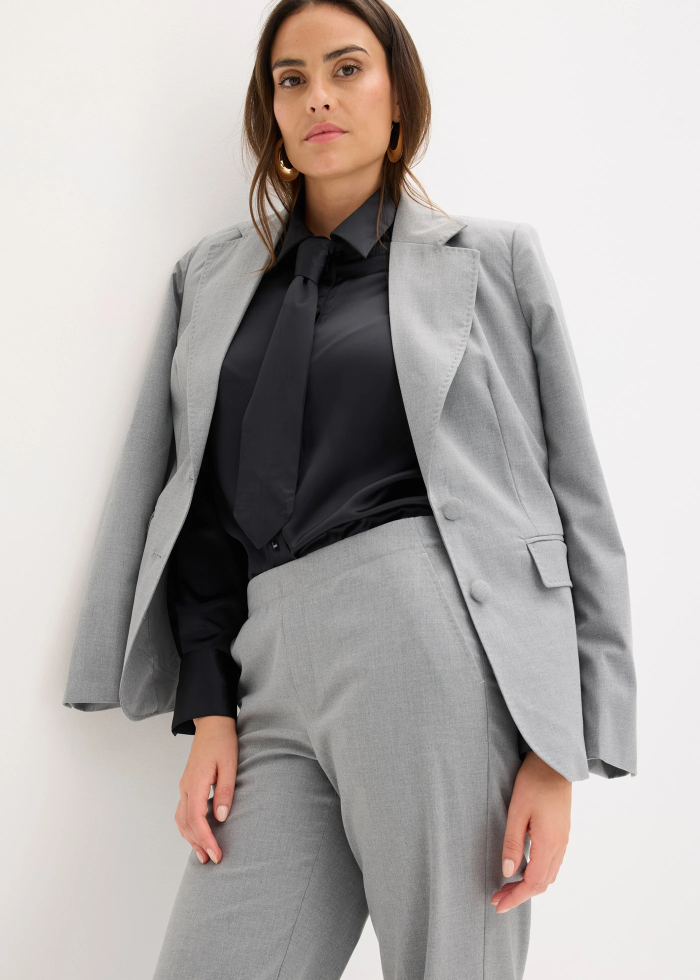 Chemisier en satin avec cravate amovible • noir • Boutique bonprix